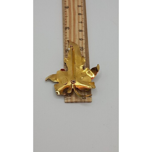 Vintage Hattie Carnegie Enameled Bumble Bee Maple Leaf Brooch - Picture 5 of 7